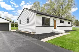 3351 E Carol Ct, Oak Creek, WI 53154 - Photo 2
