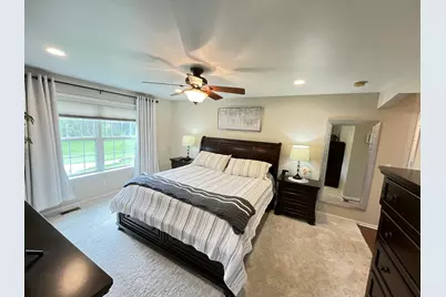 10155 W Oakwood Rd, Franklin, WI 53132 - Photo 10