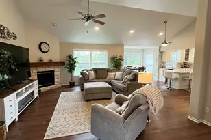 10155 W Oakwood Rd, Franklin, WI 53132 - Photo 4