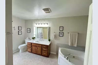 10155 W Oakwood Rd, Franklin, WI 53132 - Photo 12
