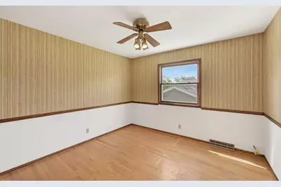 6093  Thornapple Dr, Greendale, WI 53129 - Photo 24