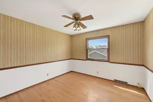 6093 Thornapple Dr, Greendale, WI 53129 - Photo 24