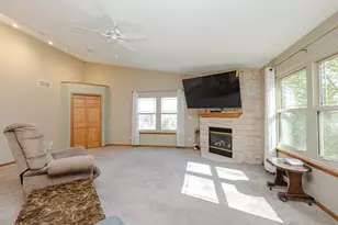20805 W Windsor Dr, New Berlin, WI 53146 - Photo 12
