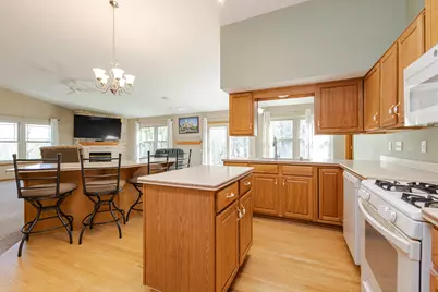 20805 W Windsor Dr, New Berlin, WI 53146 - Photo 22