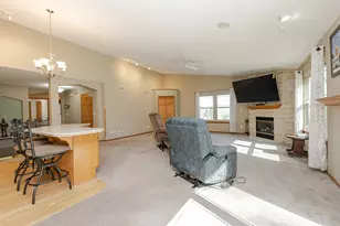 20805 W Windsor Dr, New Berlin, WI 53146 - Photo 12