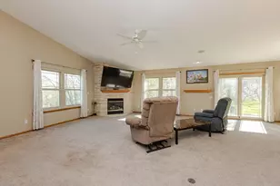 20805 W Windsor Dr, New Berlin, WI 53146 - Photo 8