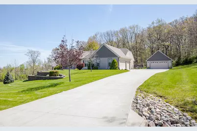20805 W Windsor Dr, New Berlin, WI 53146 - Photo 4