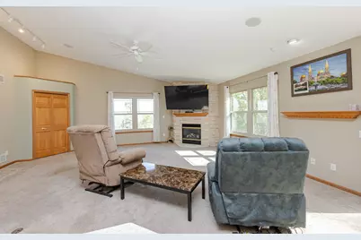20805 W Windsor Dr, New Berlin, WI 53146 - Photo 14