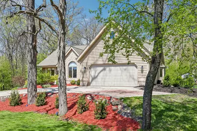 S45W25740  Red Oak Ct, Waukesha, WI 53189 - Photo 2