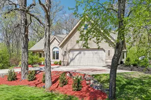 S45W25740 Red Oak Ct, Waukesha, WI 53189 - Photo 2