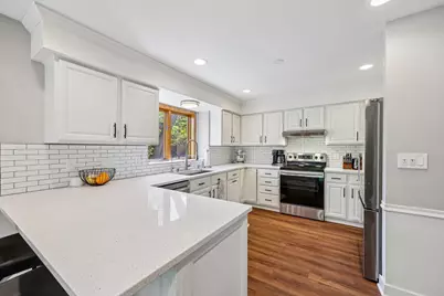 S45W25740  Red Oak Ct, Waukesha, WI 53189 - Photo 10