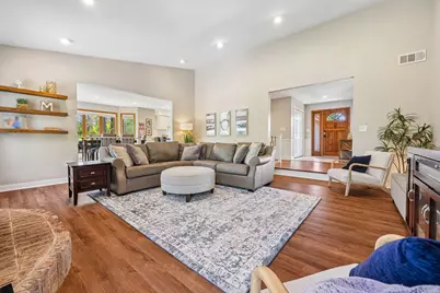 S45W25740  Red Oak Ct, Waukesha, WI 53189 - Photo 6