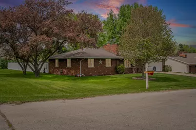 2611  Greenwood Dr, La Crosse, WI 54601 - Photo 2