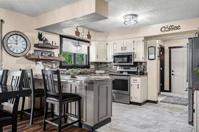 2611  Greenwood Dr, La Crosse, WI 54601 - Photo 6