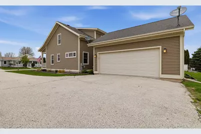 465  Pickett St, Plymouth, WI 53073 - Photo 32