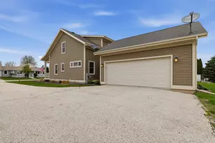 465 Pickett St, Plymouth, WI 53073 - Photo 32