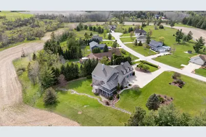 7636  Fairway Ln, Farmington, WI 53090 - Photo 8