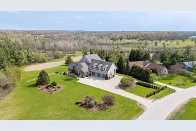 7636  Fairway Ln, Farmington, WI 53090 - Photo 4