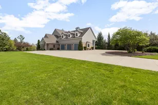 7636 Fairway Ln, Farmington, WI 53090 - Photo 8