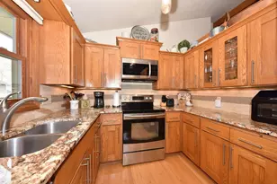 W154N7712 Pheasant Ln, Menomonee Falls, WI 53051 - Photo 8