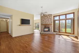 437 Emerald Hills Dr, Fredonia, WI 53021 - Photo 6