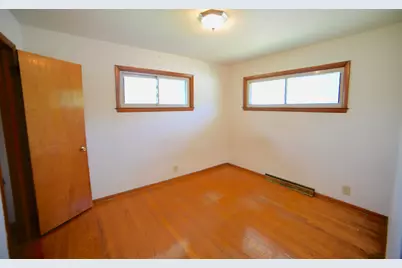 6301 N Joyce Ave, Milwaukee, WI 53225 - Photo 8