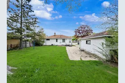 6301 N Joyce Ave, Milwaukee, WI 53225 - Photo 14