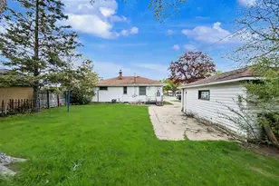 6301 N Joyce Ave, Milwaukee, WI 53225 - Photo 14