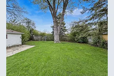 6301 N Joyce Ave, Milwaukee, WI 53225 - Photo 16