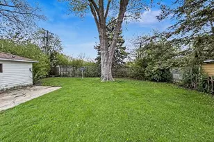 6301 N Joyce Ave, Milwaukee, WI 53225 - Photo 16
