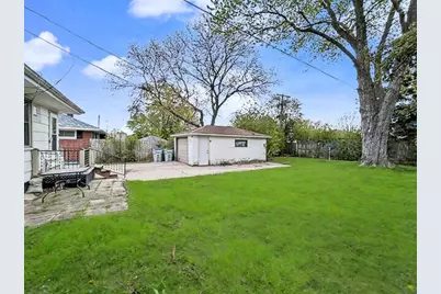 6301 N Joyce Ave, Milwaukee, WI 53225 - Photo 12