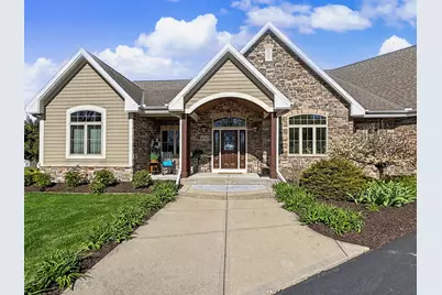 4722 W Oakwood Rd, Franklin, WI 53132 - Photo 2