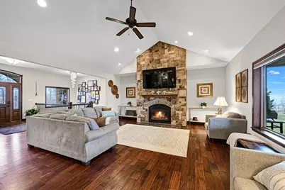 4722 W Oakwood Rd, Franklin, WI 53132 - Photo 6