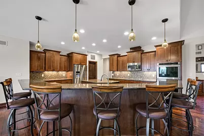 4722 W Oakwood Rd, Franklin, WI 53132 - Photo 8