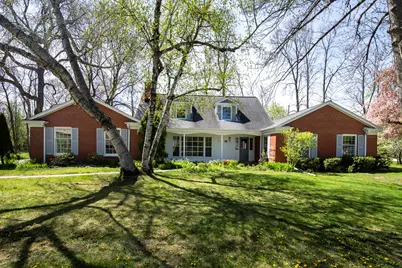 127 E Fox Dale Rd, Glendale, WI 53217 - Photo 2