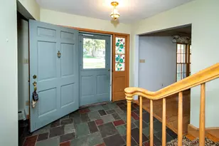 127 E Fox Dale Rd, Glendale, WI 53217 - Photo 10