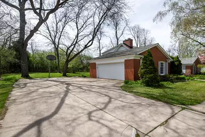 127 E Fox Dale Rd, Glendale, WI 53217 - Photo 8