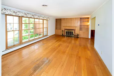 127 E Fox Dale Rd, Glendale, WI 53217 - Photo 14