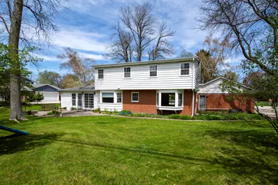 127 E Fox Dale Rd, Glendale, WI 53217 - Photo 4