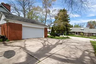 127 E Fox Dale Rd, Glendale, WI 53217 - Photo 70
