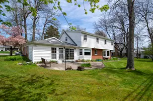 127 E Fox Dale Rd, Glendale, WI 53217 - Photo 6