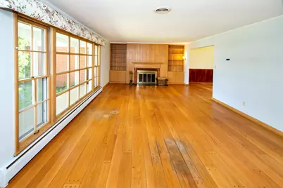 127 E Fox Dale Rd, Glendale, WI 53217 - Photo 12