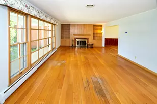 127 E Fox Dale Rd, Glendale, WI 53217 - Photo 12