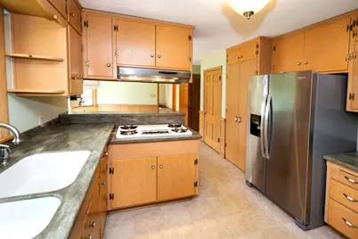 127 E Fox Dale Rd, Glendale, WI 53217 - Photo 26