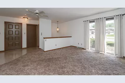4655 S Woodland Dr, Greenfield, WI 53220 - Photo 4