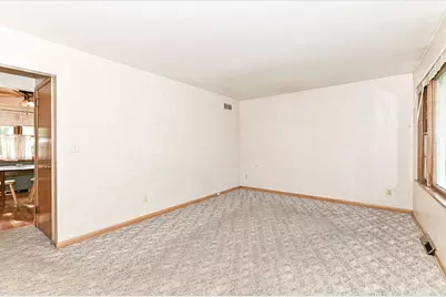 W168N8492  Jacobson Dr, Menomonee Falls, WI 53051 - Photo 6