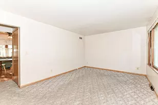 W168N8492 Jacobson Dr, Menomonee Falls, WI 53051 - Photo 6