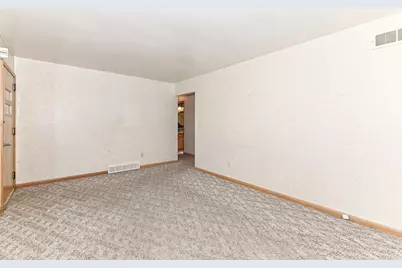 W168N8492  Jacobson Dr, Menomonee Falls, WI 53051 - Photo 10