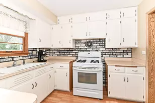 W168N8492 Jacobson Dr, Menomonee Falls, WI 53051 - Photo 12