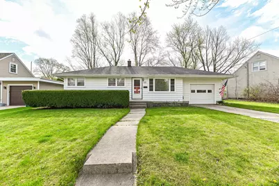 W168N8492  Jacobson Dr, Menomonee Falls, WI 53051 - Photo 4